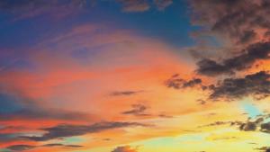 Coucher de soleil avec nuages