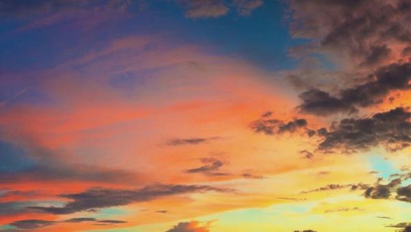 Pôr do sol com nuvens